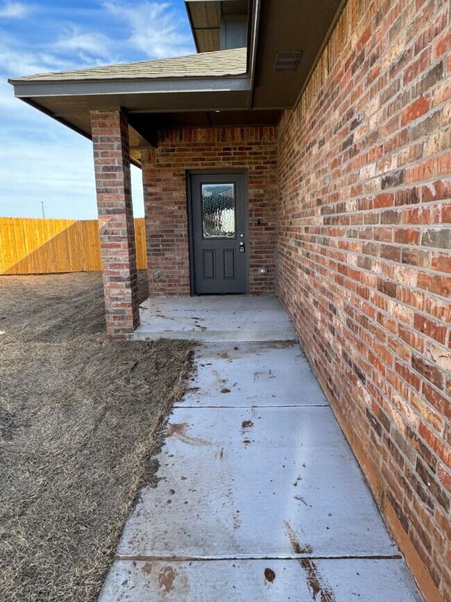 Building Photo - 3 bedroom 2.5 bath duplex in Newcastle