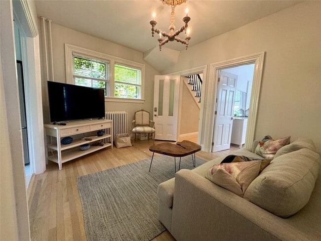 Building Photo - 8 Barney St