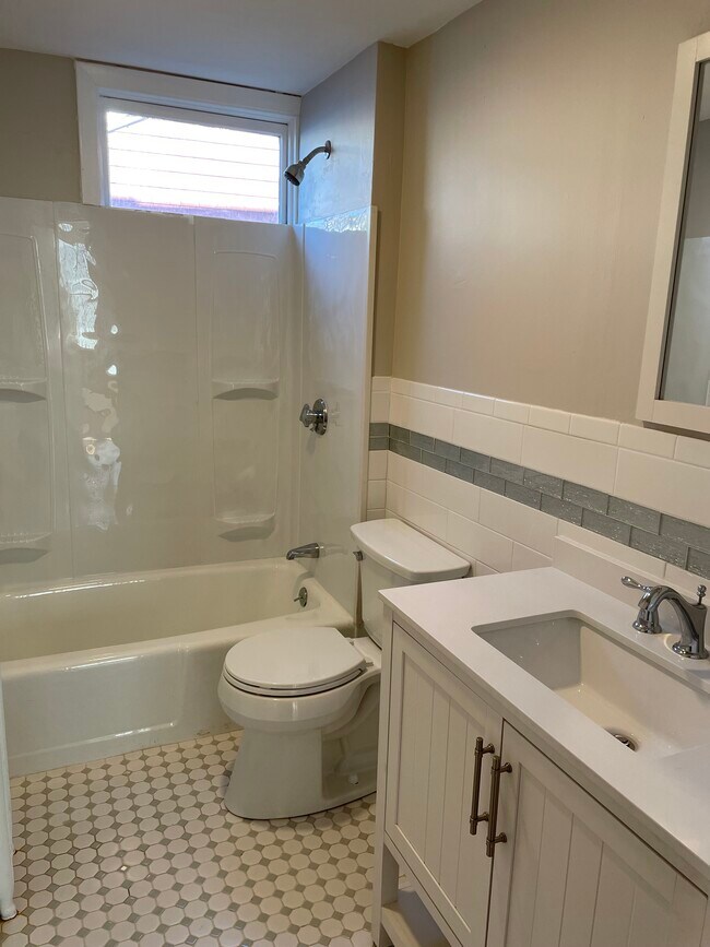 Building Photo - 105 Fox Hill Rd