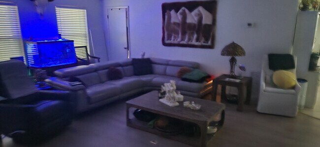 Foto del edificio - 4540 SW 24th St