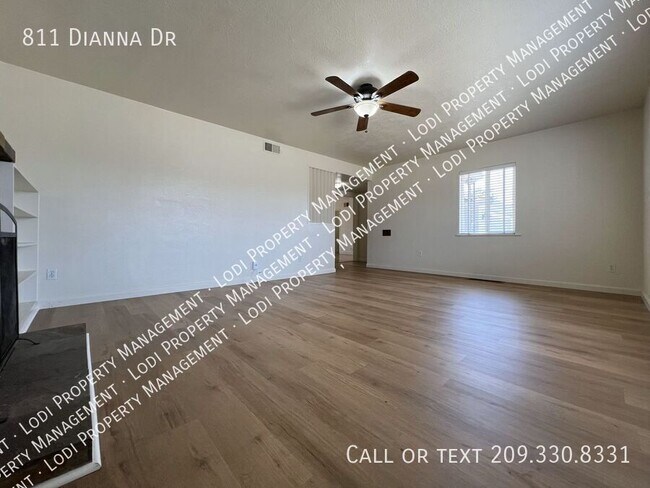 Foto del edificio - 811 Dianna Dr