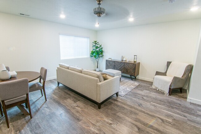 Building Photo - Gorgeous 2-Story Townhomes in Colony Farms...