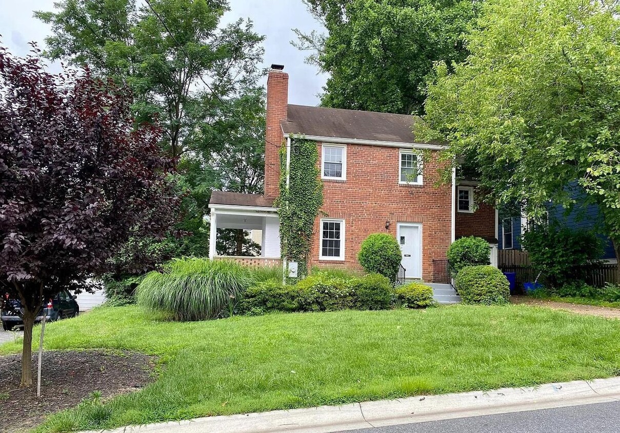 Charming 3BR/1BA Home in Prime Bethesda Location - Charming 3BR/1BA Home in Prime Bethesda Location