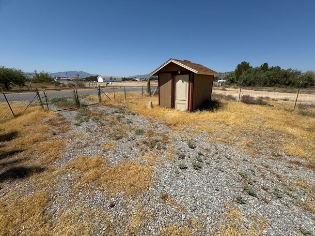 Building Photo - Charming 3-bedroom home located in the pic...