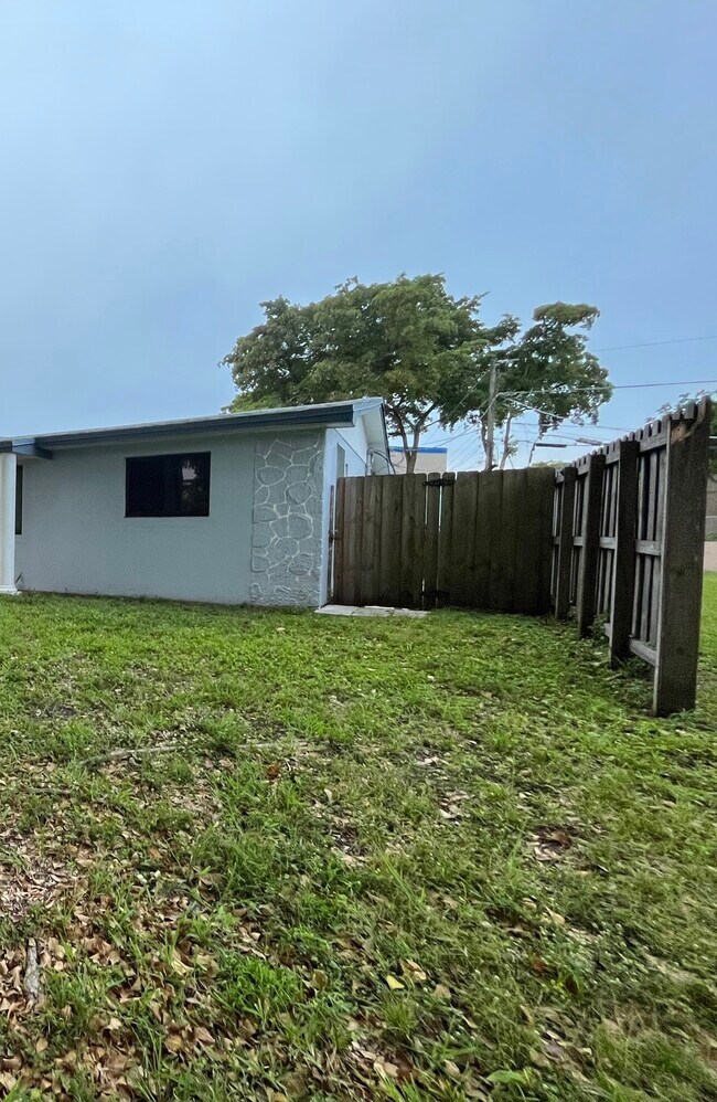 Foto del edificio - 1200 NE 196th St