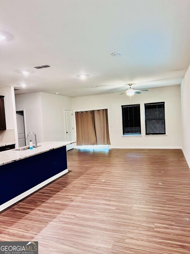 Foto del edificio - 5301 Glade Park Dr