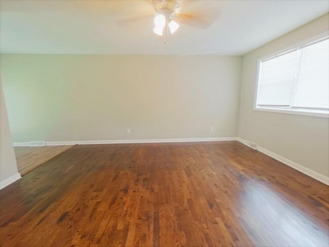 Building Photo - 2021 Maywood Street Unit C