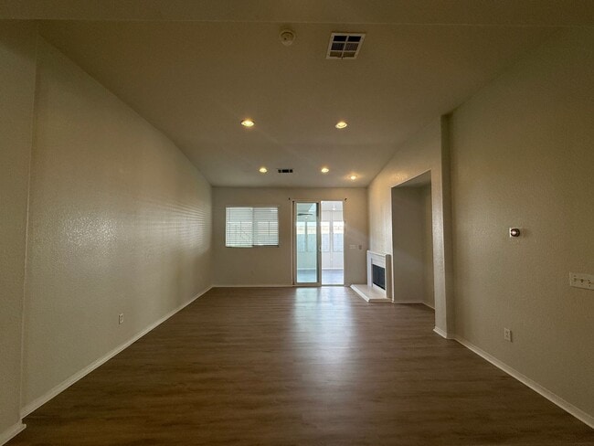 Building Photo - 2751 Garnet Ln