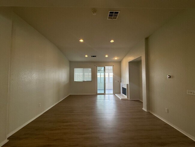 Foto del edificio - Available Now! Lancaster 3 bed 2 bath