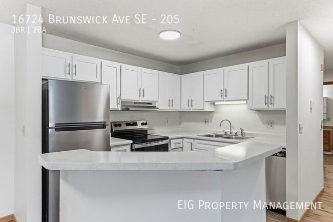 Building Photo - 16724 Brunswick Ave SE