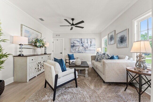Sala de estar - 593 Talbot Ave