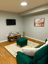 Building Photo - 1255 Raum St NE