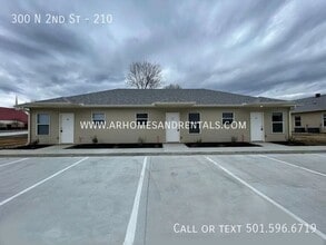 Building Photo - 300 N 2nd St