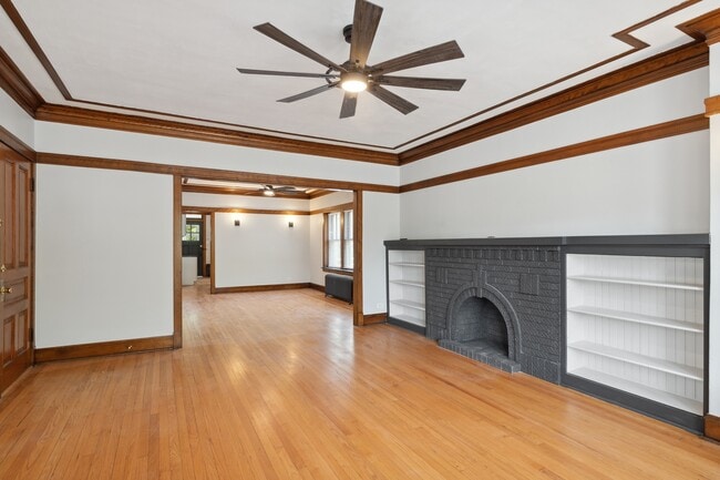 Building Photo - 919 Dunlop Ave