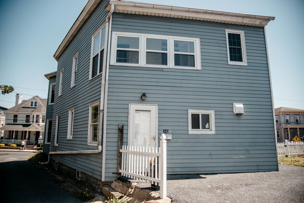 Foto principal - 143 S Union St