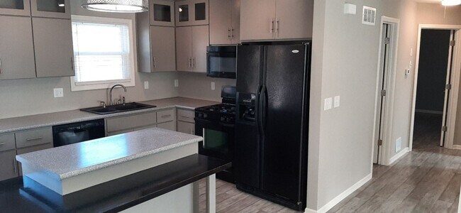 Building Photo - HURRY THIS WON'T LAST LONG! Gorgeous 3 bed...