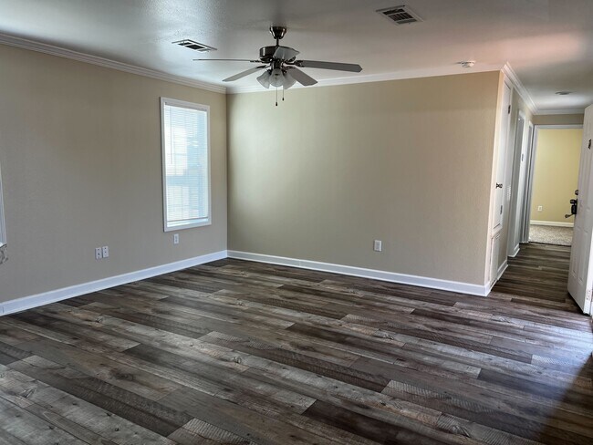 Foto del edificio - 709 N Collins Fwy