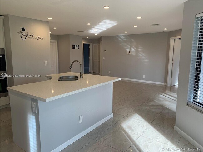 Foto del edificio - 8964 NW 40th St