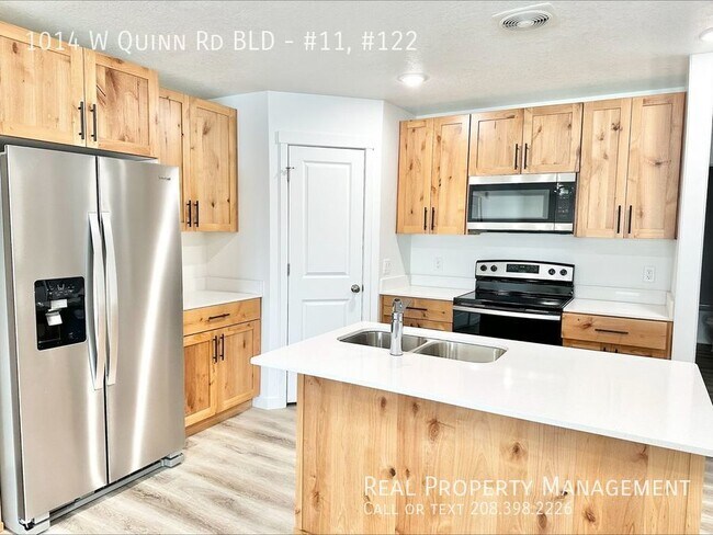Foto del edificio - Brand New 3 Bedroom 1 Bath Apartment - Fib...