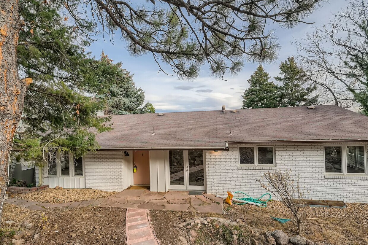 Foto principal - AMAZING LOCATION 4 Bed 2 Bath Home in Boul...