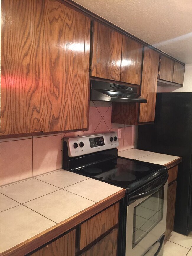 Building Photo - 900 - 904 Aspen Ct