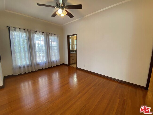 Foto del edificio - 446 N Curson Ave