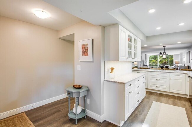 Foto del edificio - 5911 Midnight Pass Rd