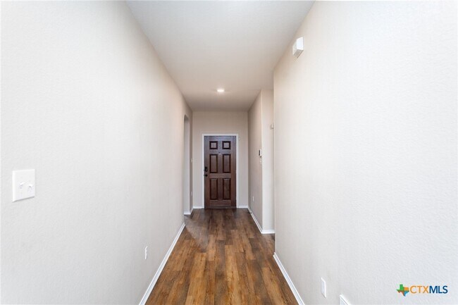 Building Photo - 1605 Henbit Ln