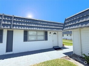 Building Photo - 205 Andover Pl N