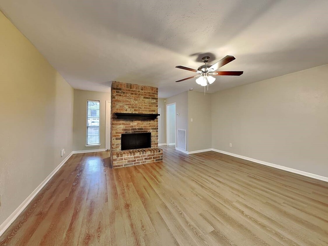 Primary Photo - 743 S Iowa Ave