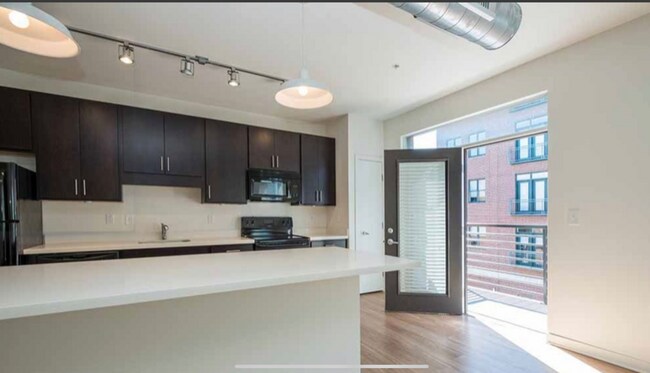 Foto del edificio - 617 N College Ave