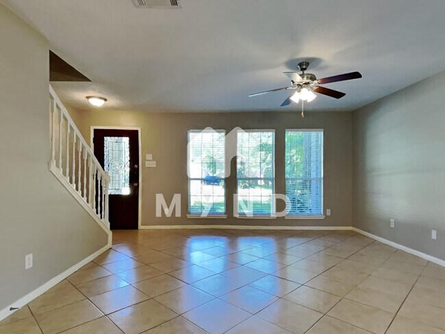 Foto del edificio - 6807 Woodland Oaks