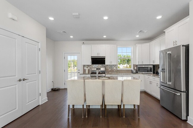 Building Photo - 34 Colgate Dr