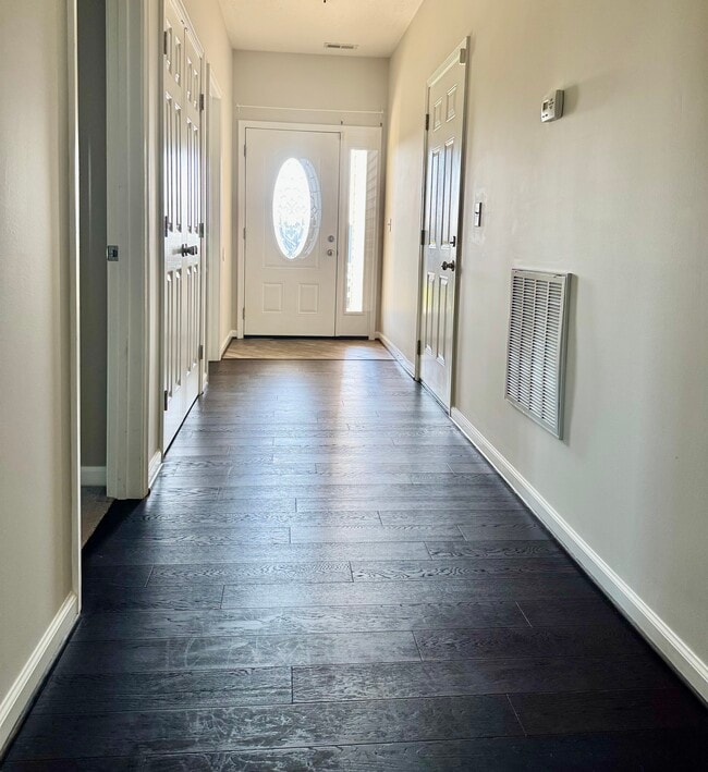 Foto del edificio - 325 Falling Br Rd