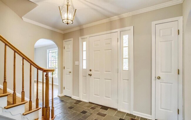 Foyer - 10124 Hobsons Choice Ln