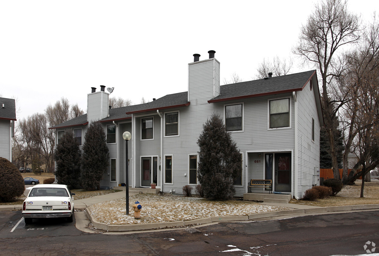 Building Photo - Franklin Square Townhomes