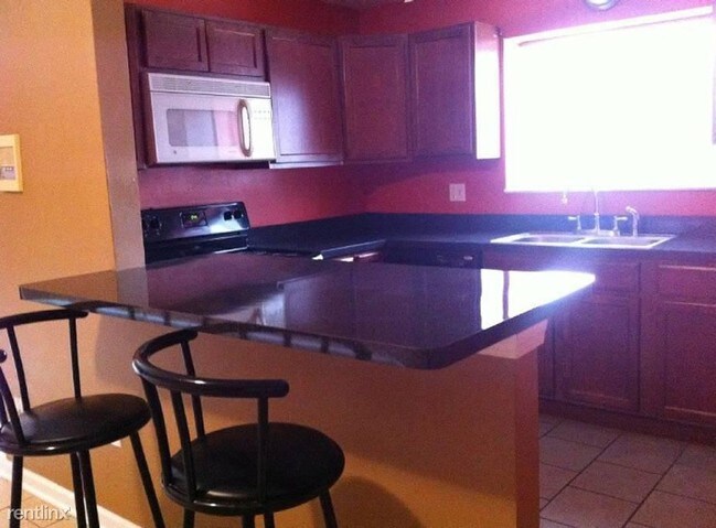 Foto del edificio - 5200 Royalton Rd