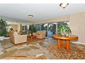 Building Photo - 710 Lunalilo St