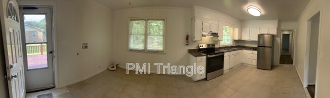 Foto del edificio - 153 Mangums Dr