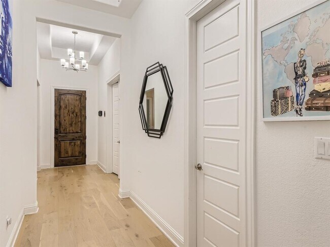 Building Photo - 265 Encanto Pl