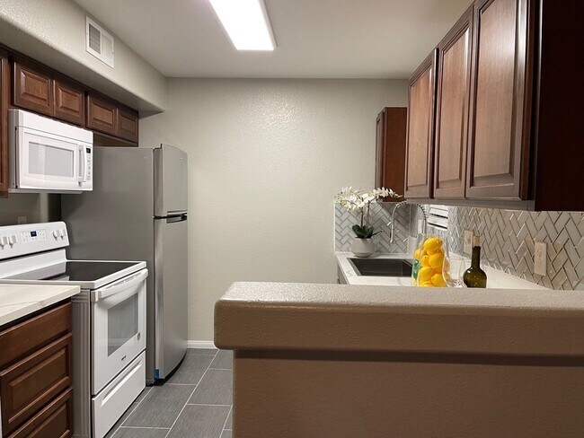 Foto del edificio - 1st-Floor 1-Bedroom Condo!