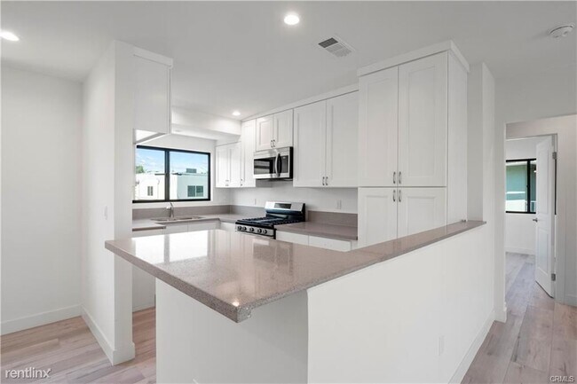 Foto del edificio - 2 br, 1 bath House - 11420 Oxnard St