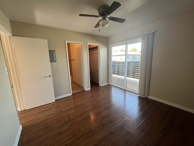 Building Photo - 24370 Newhall Ave