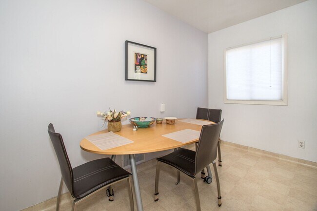 Foto del edificio - Charming Bungalow in Desirable Community Center Neighborhood!