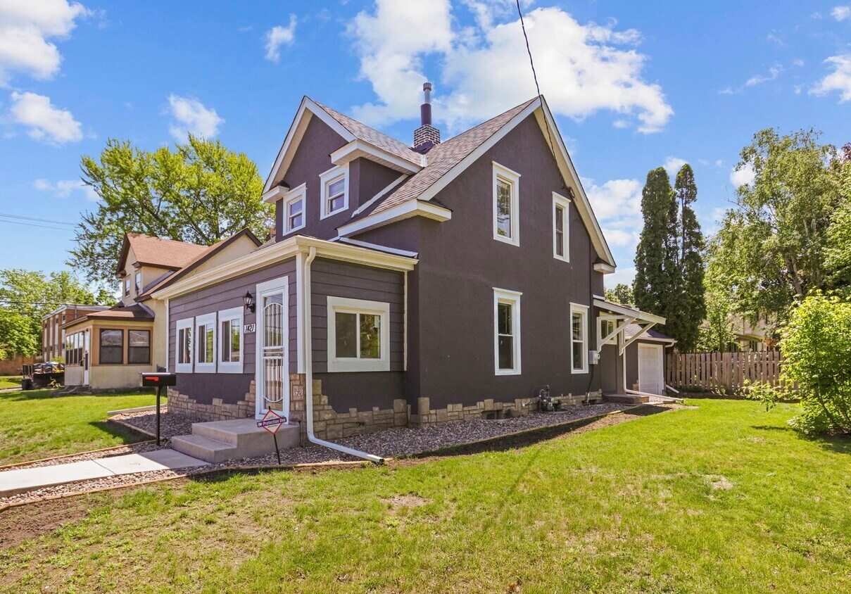 Primary Photo - 1421 Dowling Ave N