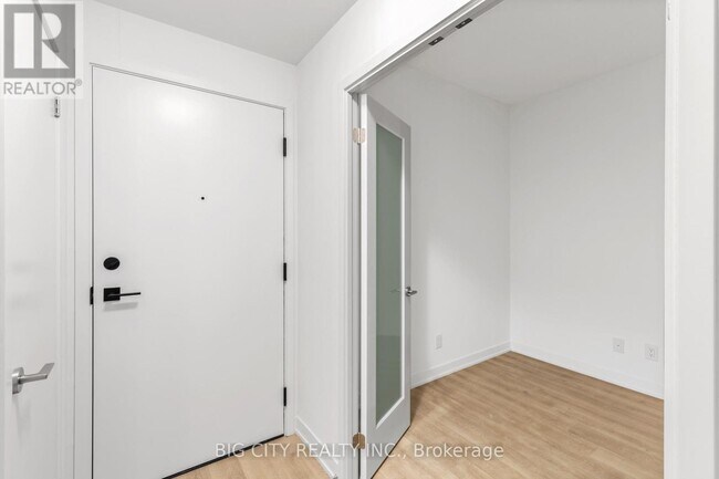 Photo du bâtiment - 8119 Birchmount Rd