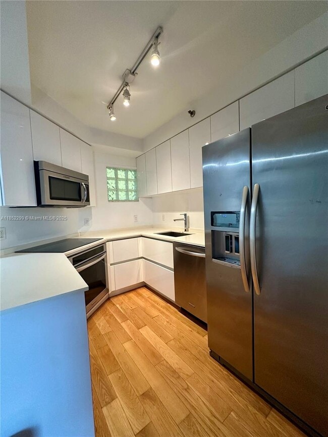 Foto del edificio - 9156 Collins Ave