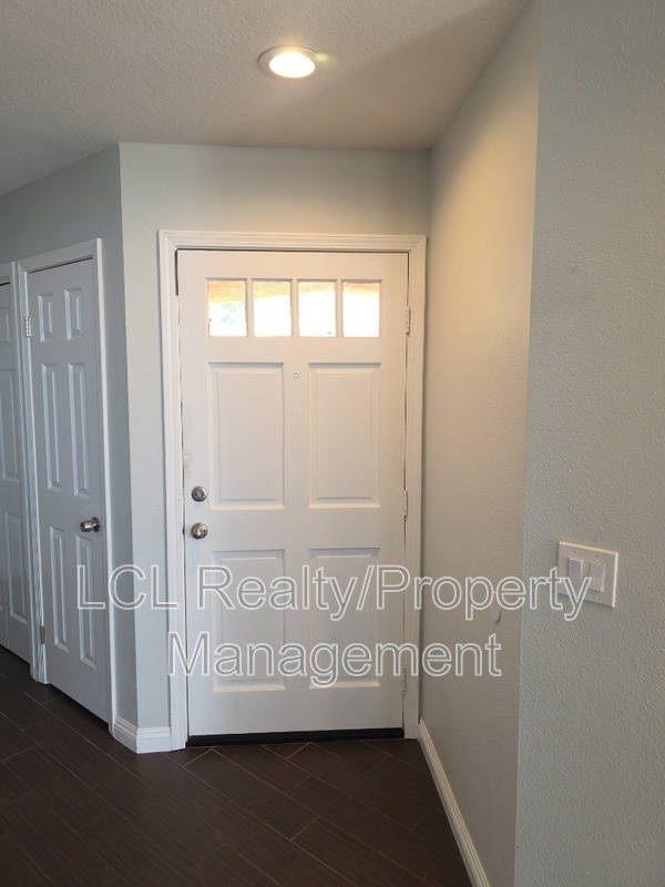 Building Photo - 24099 Golden Pheasant Ln