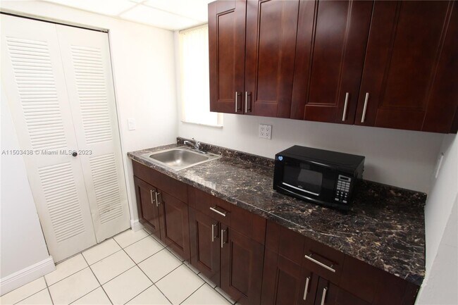 Foto del edificio - 650 NW 114th Ave