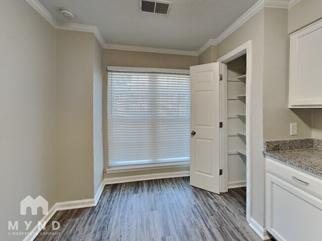 Foto del edificio - 461 Claircrest Dr